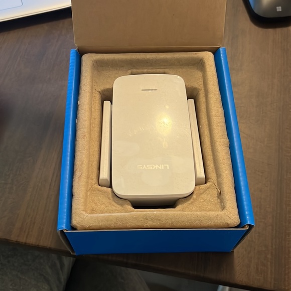 Linksys Boost WiFi Range Extender - Picture 7 of 8